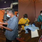 KWP Hadiahkan Sepasang Baju Raya Kepada Gelandangan