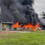 6,000 Ayam Rentung, Reban Terbakar