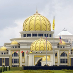 Dua lelaki cuba ‘jumpa’ Agong bersama sebilah parang ditahan